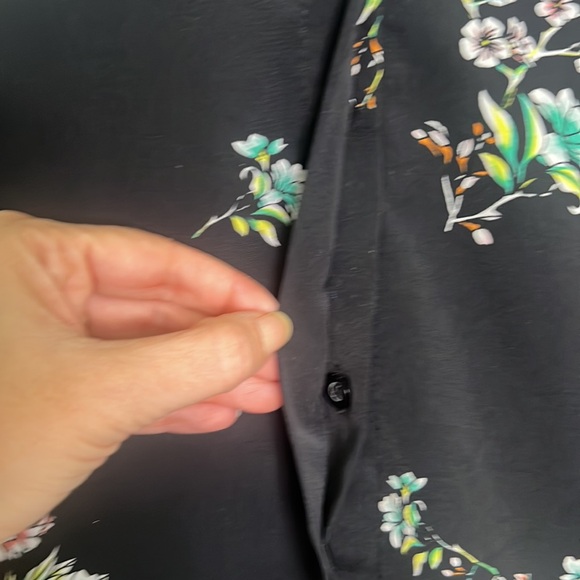 H&M size 12 button down blouse - Picture 4 of 9